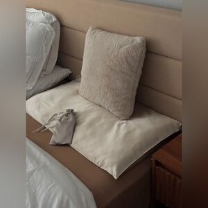 Quince 100% Mulberry Silk Pillowcase in king / sand